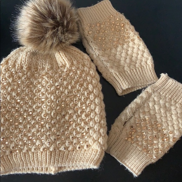 Hat with Pom Pom and Mitts / Gloves Set - Picture 1 of 5